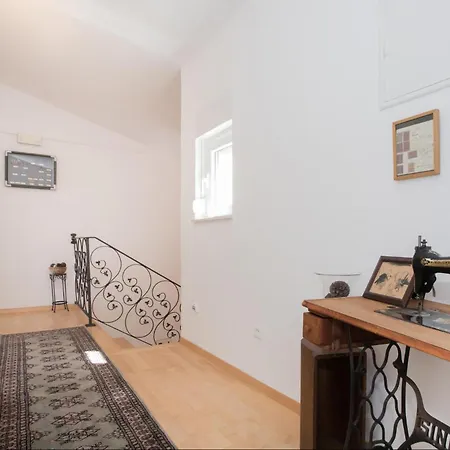 Holiday home In With House Sea View Zaboric