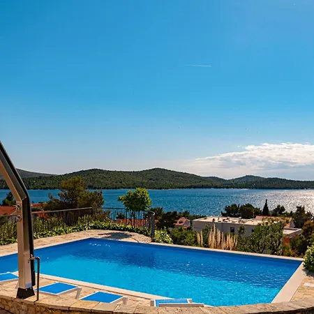 In With House Sea View Holiday home Zaboric