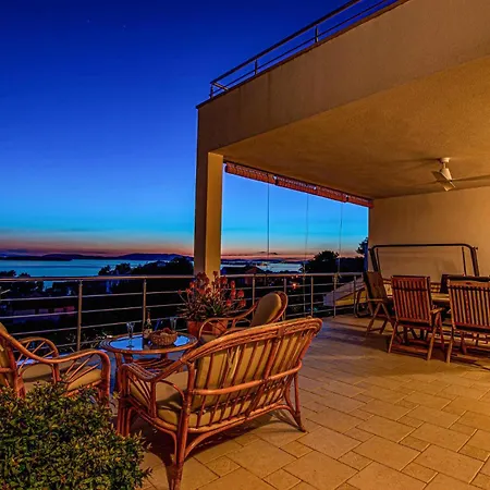 Holiday home In With House Sea View Zaboric